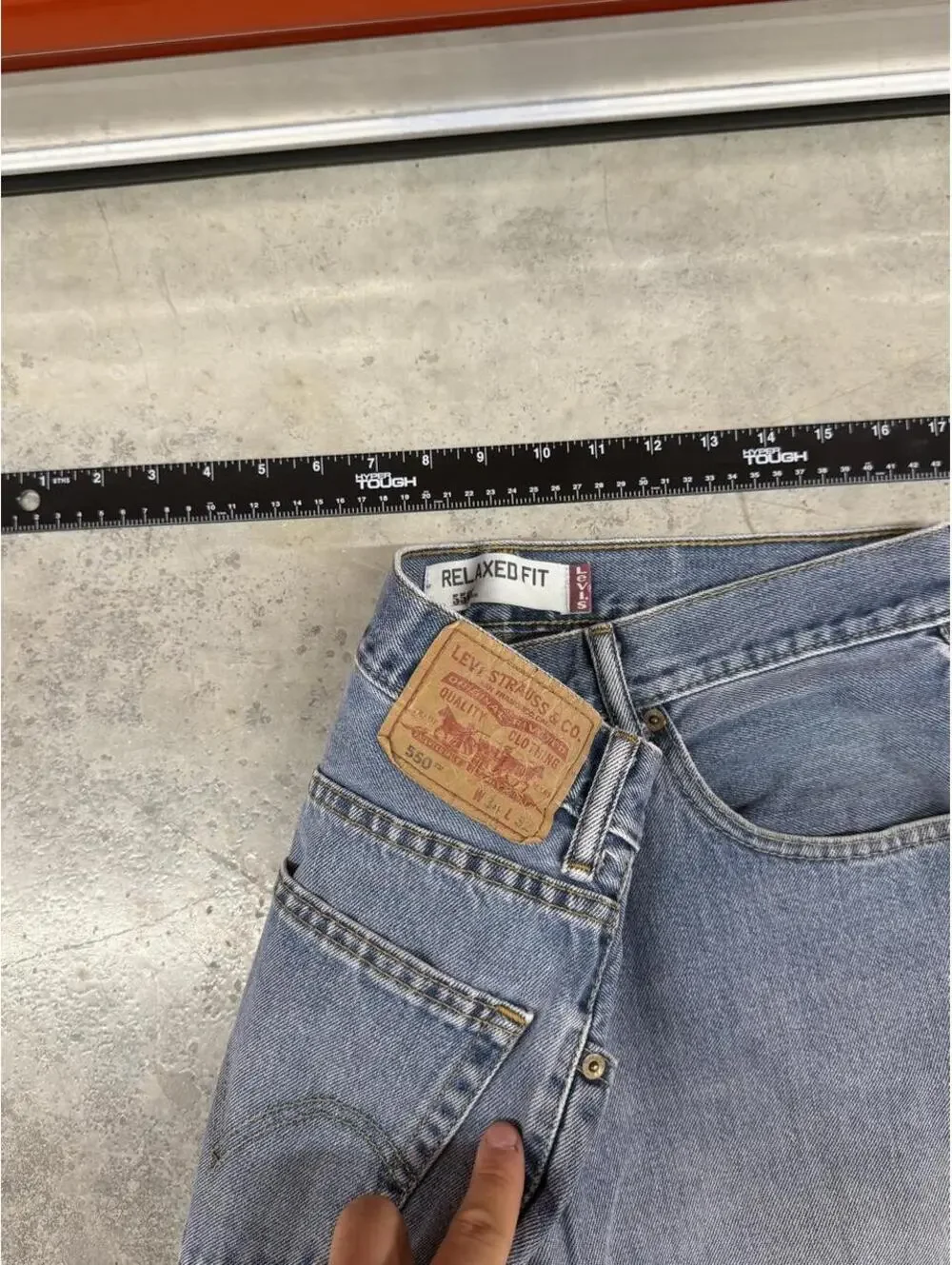 vintage levis 550 faded blue relaxed baggy fit jeans size 34 x 32